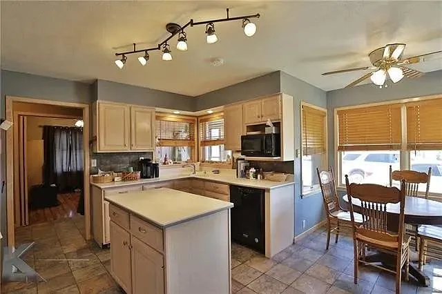 8234 County Road 266 — Photo 10