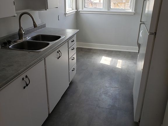 5th image of 1178 Argyle St