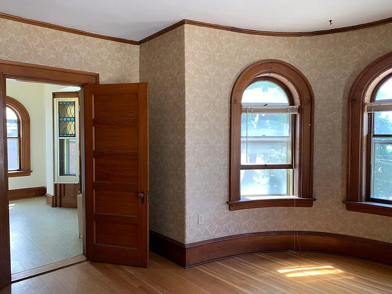 85 E Spring St #B — Photo 3