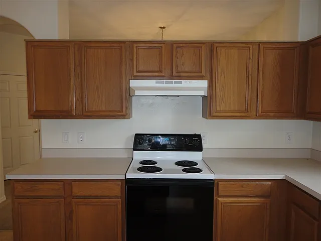 3 bed, 2.0 bath, 1972 sqft, $2,620 — Photo 2