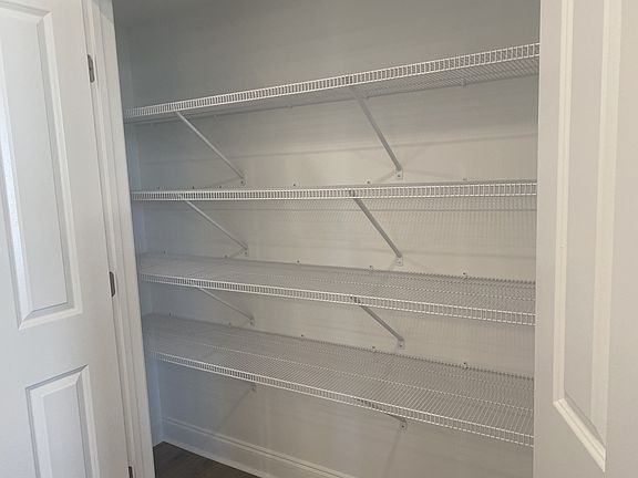 5th image of 1026 Stoneleigh Ln #4