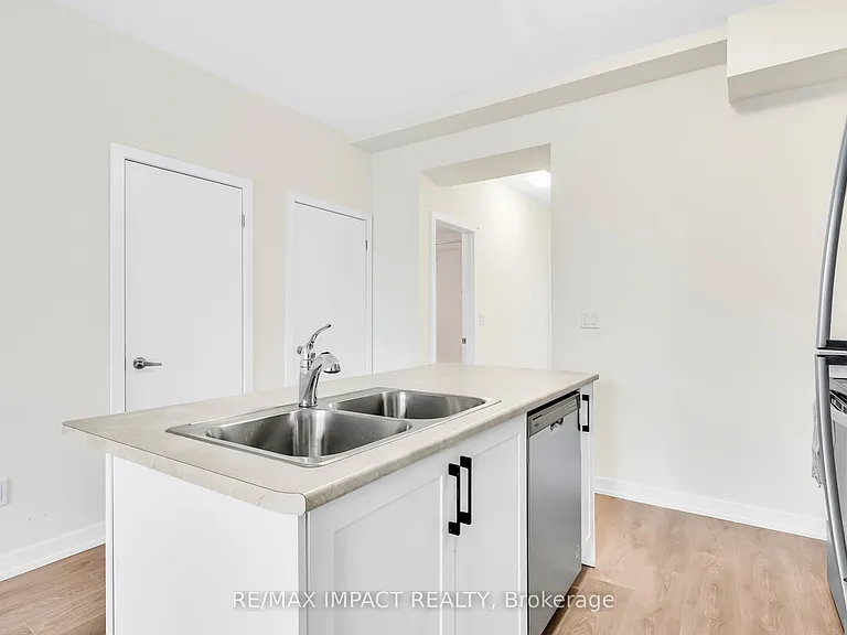 160 Densmore Rd #902 — Photo 17