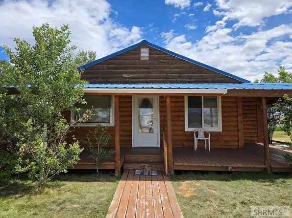 401 S 3rd St, Leadore, ID 83464
