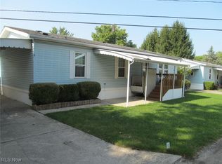8 Corktree Dr, Olmsted Falls, OH