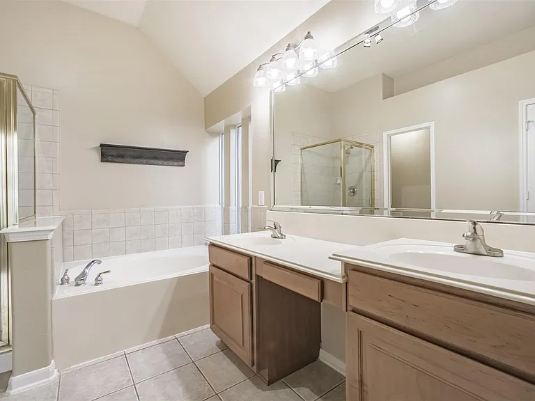 15810 Cypress Hall Dr — Photo 26