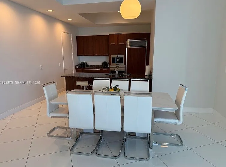 3 bed, 2106 sqft, $8,600 — Photo 3