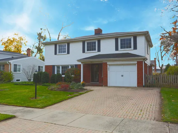 1854 Stockton Dr, Northfield, IL 60093