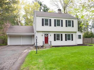 114 Farms Village Rd, Simsbury, CT 06070