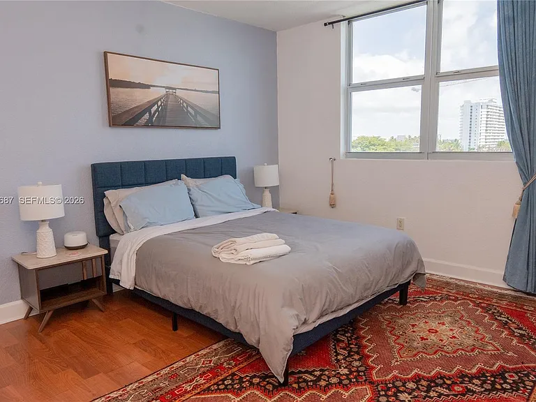 7501 E Treasure Dr #5M — Photo 11