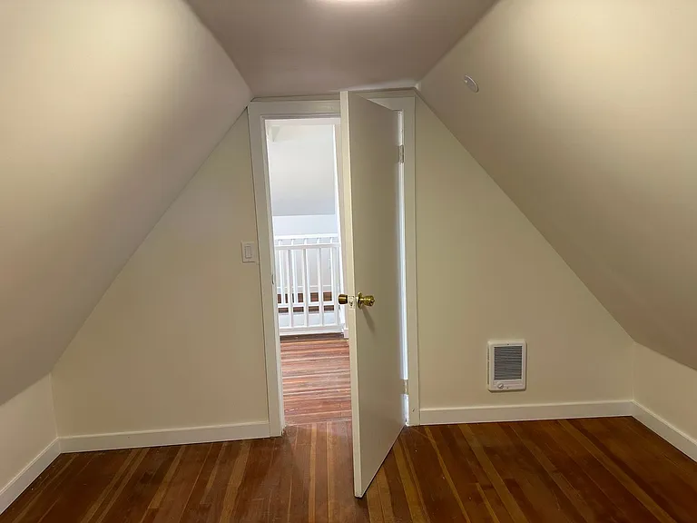 1560 Robert St — Photo 24
