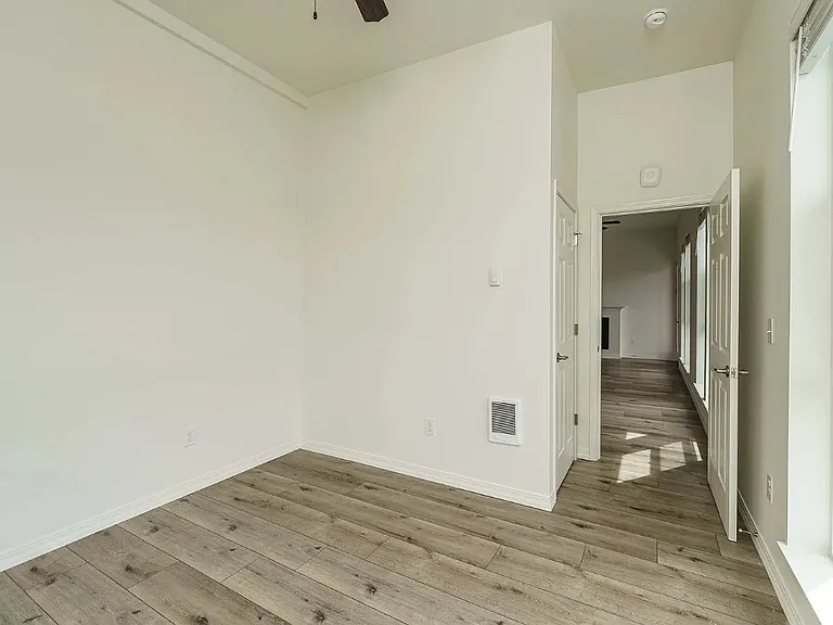 2713 E Evergreen Blvd #202 — Photo 11