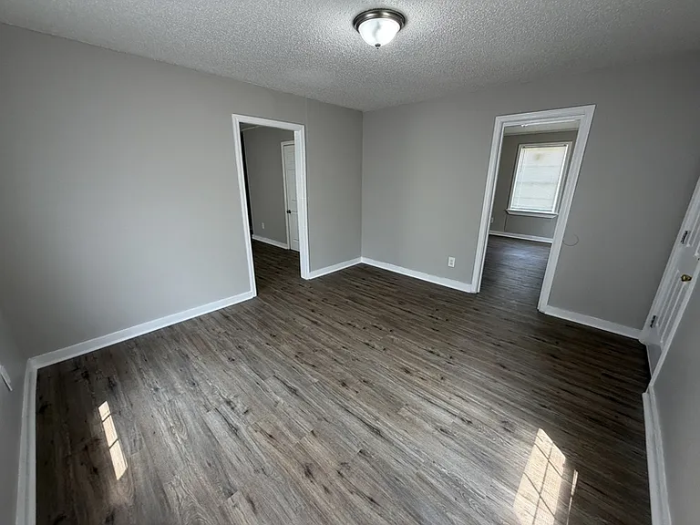 2156 Ethlyn Ave — Photo 3