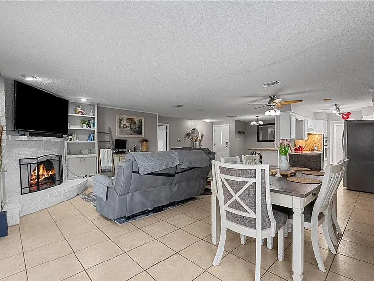883 Silverpines Rd — Photo 34