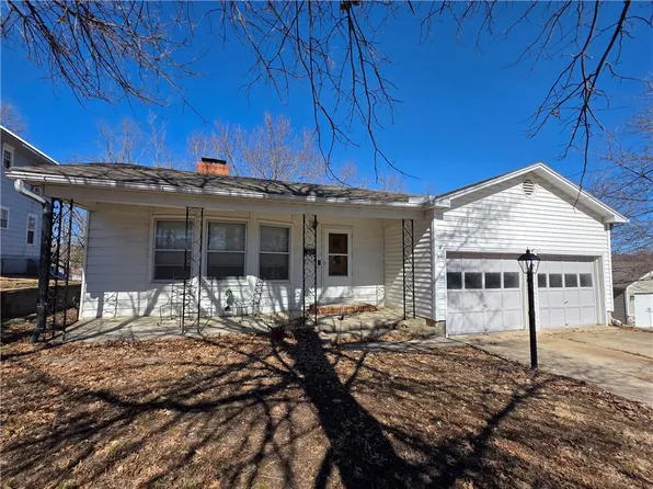 209 E Benton St, Carrollton, MO 64633