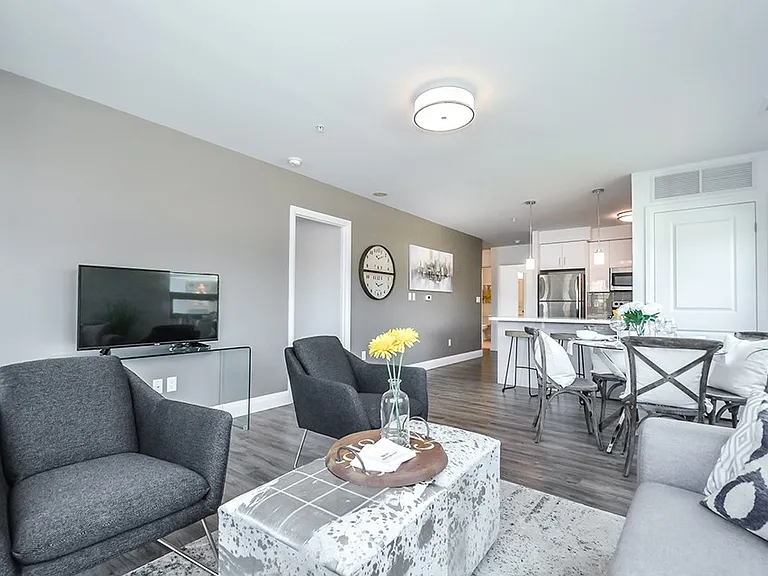 460 A Belmont Ave W #At 460b — Photo 42