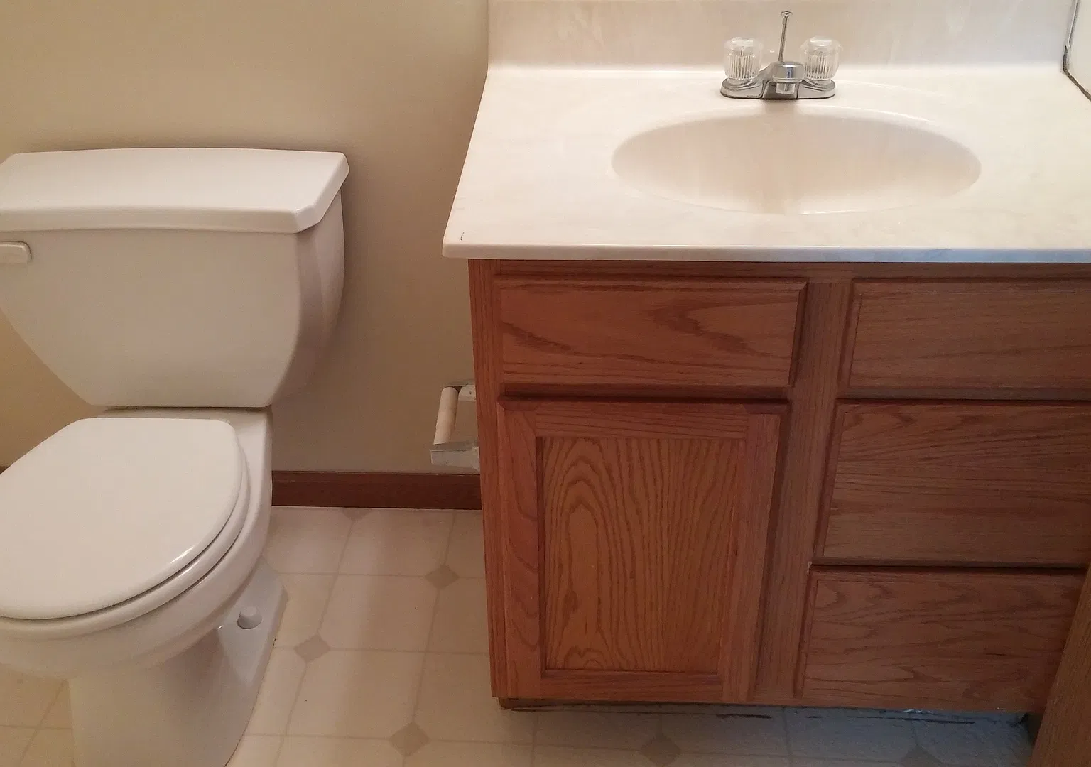 Pond Views & Modern Comfort in Lindberg Village — Photo 2