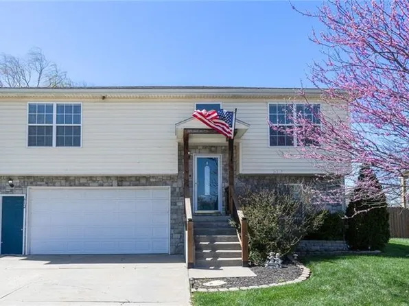 612 High Prairie Pl, Tonganoxie, KS 66086