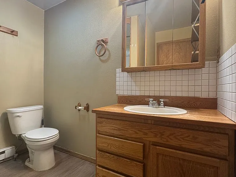 203 Railroad Ave — Photo 12