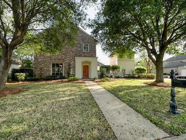 1st image of 25 Fairway Oaks Dr