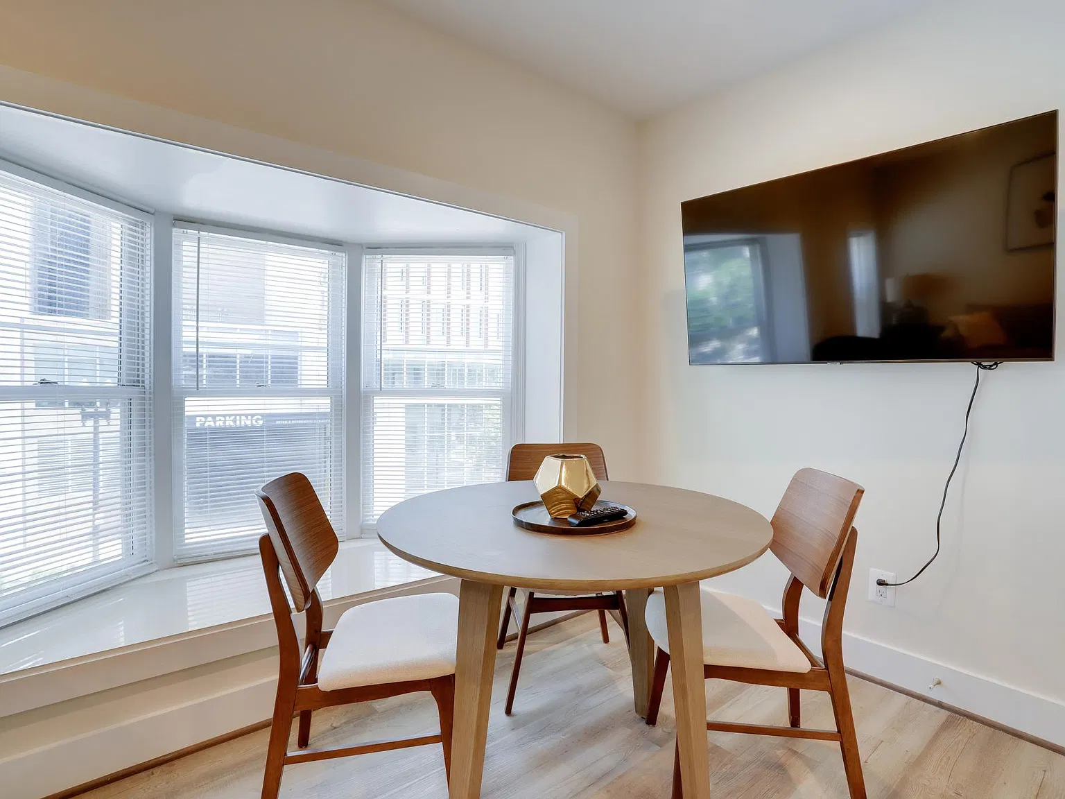 2 bed, $5,000 — Photo 3