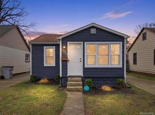 1027 E Milton Ave, Hazel Park, MI 48030