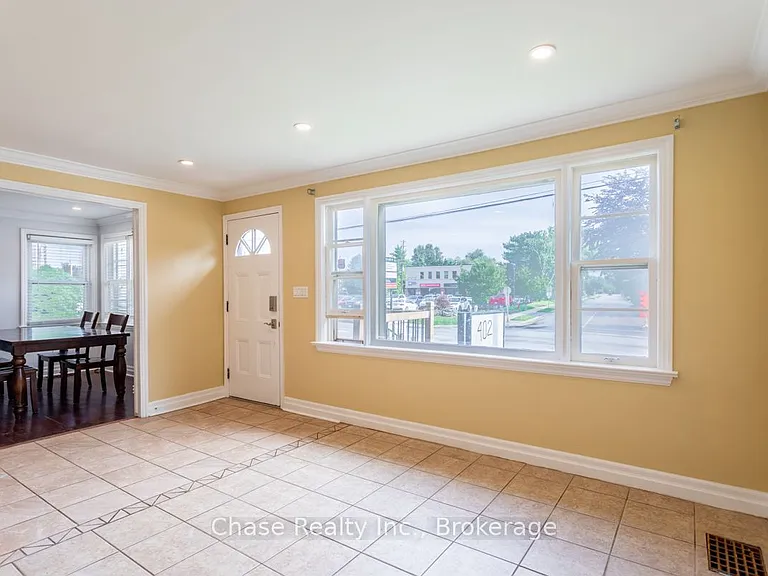 402 Guelph Line — Photo 2