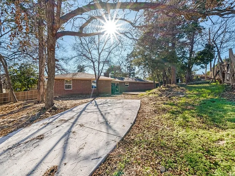 1131 Forester Dr — Photo 15