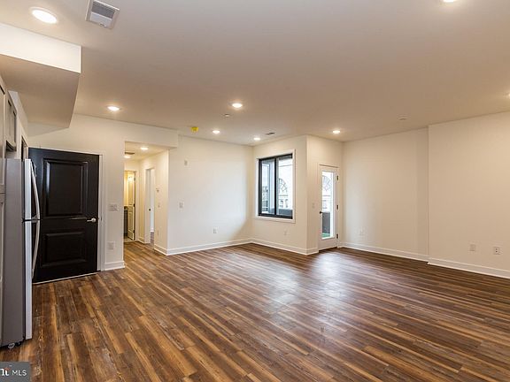 5th image of 2411-19 Kensington Ave #206