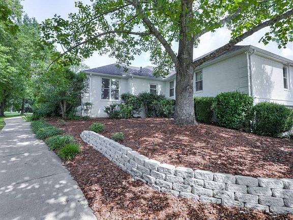 4th image of 1012 Bunker Hill Dr