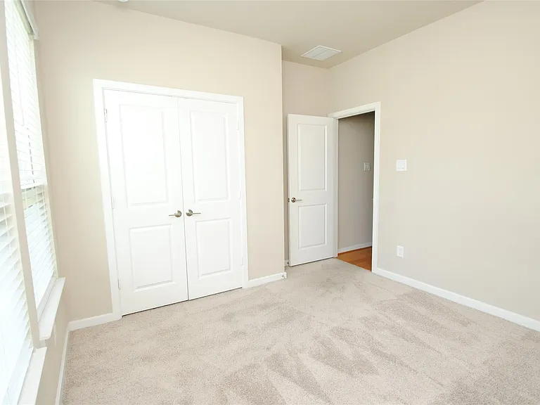 8326 Oakland Heights Ln — Photo 5