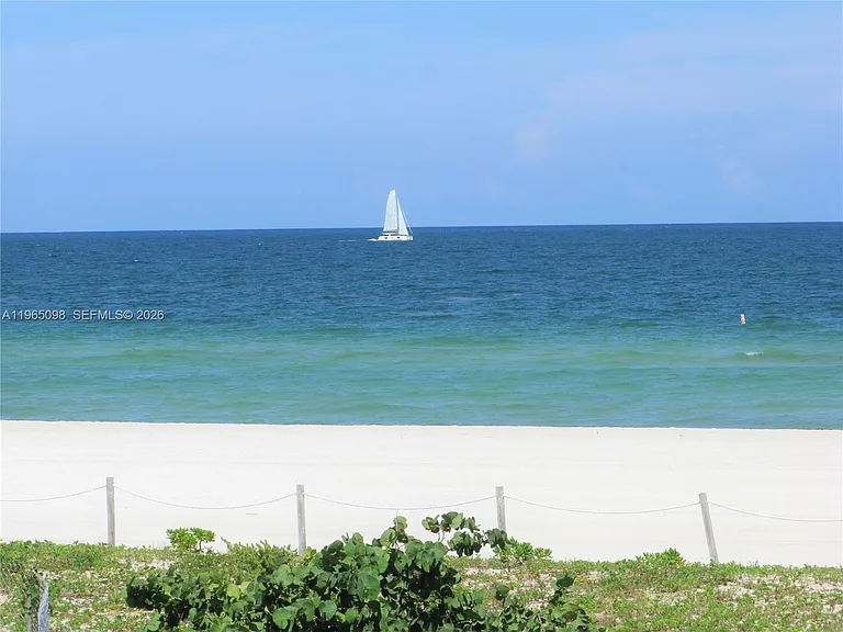 5701 Collins Ave #905 — Photo 32