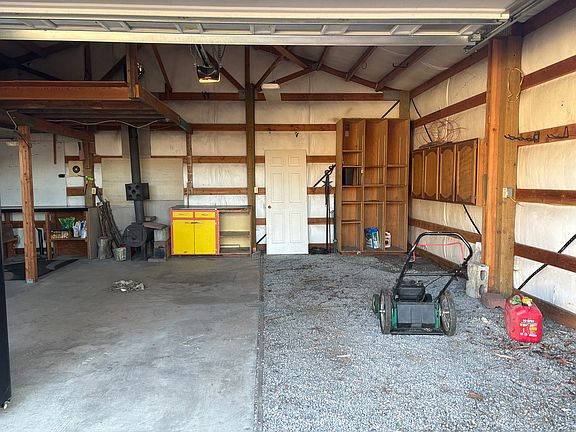 4th image of 3827 E Grace Ave