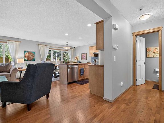 5th image of 60 S Tuscany Ridge Cres NW