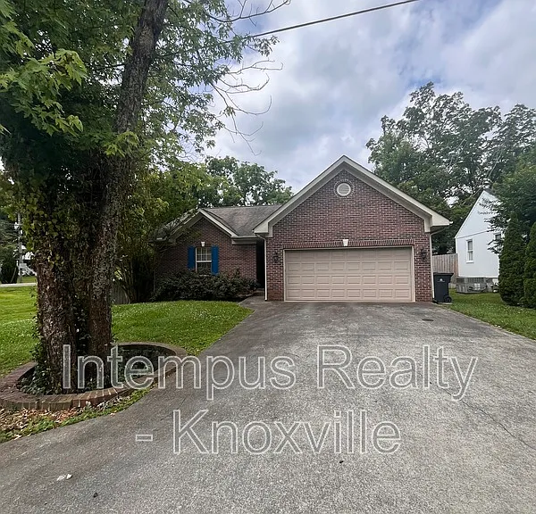 1333 Willmann Ln — Photo 4