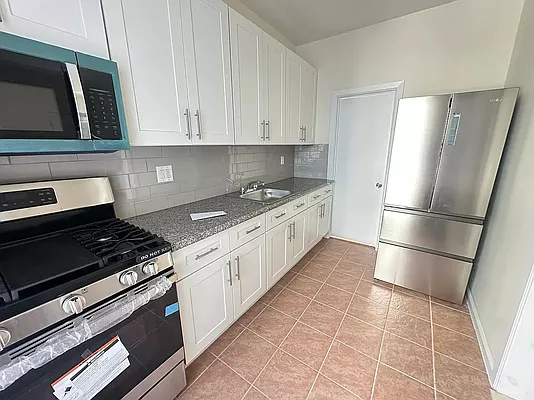 Rented by Bouklis Group | media 9