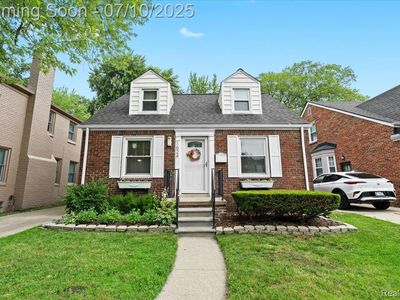 1624 Hampton Rd, Grosse Pointe Woods, MI, 48236