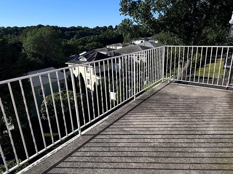 Dunston Ave — Photo 15
