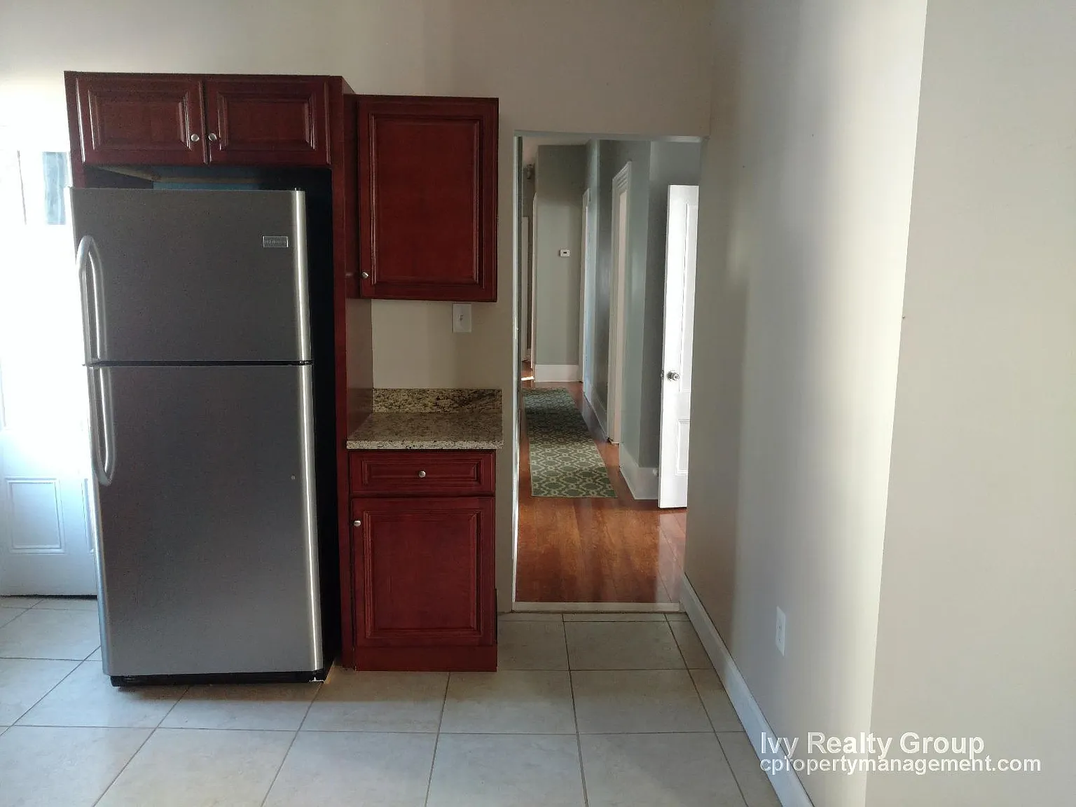 3 bed, 1.0 bath, $3,000 — Photo 2