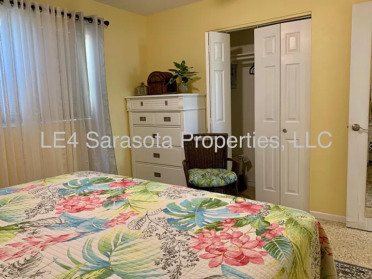 536 Lafayette Ct — Photo 4