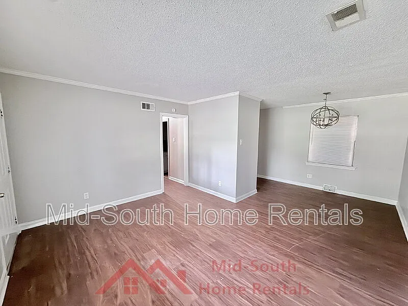 3 bed, 1.5 bath, 1018 sqft, $950 — Photo 3