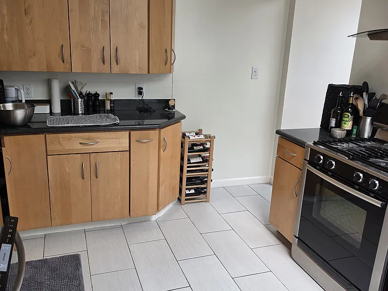 1063 Talbot Ave — Photo 11