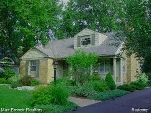 2330 Fairway Dr, Birmingham, MI 48009