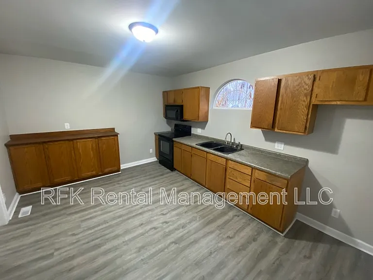 108 N 6th St — Photo 2