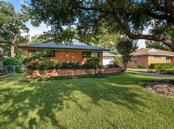 3rd image of 10215 Newcombe Dr