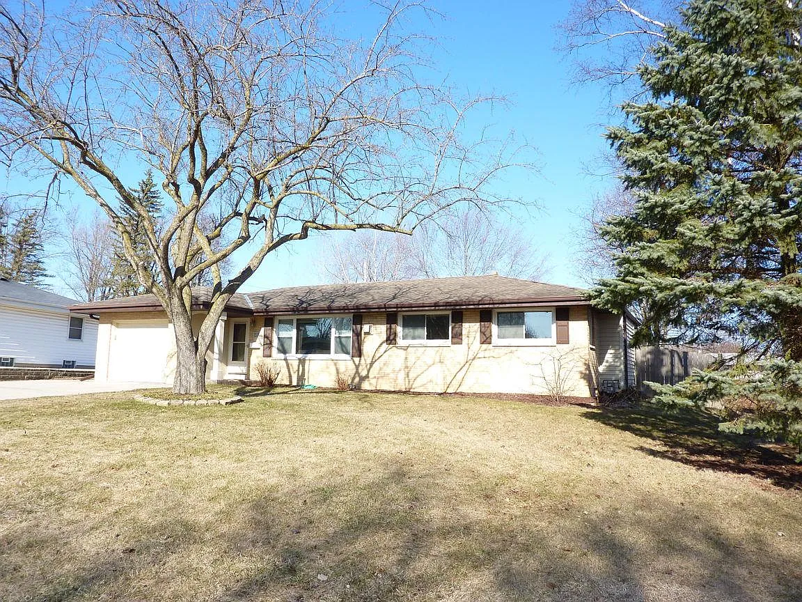 W183N8958 Maryhill Dr photo 1