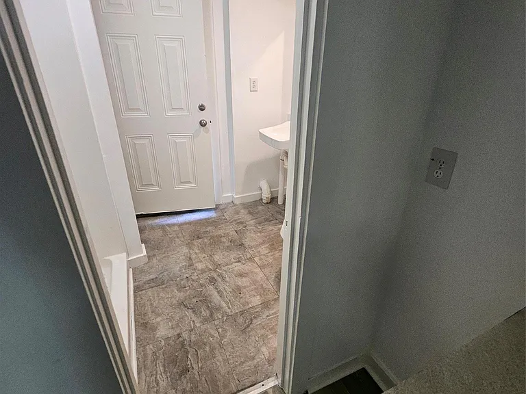 805 S Confederate Ave — Photo 7