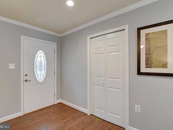 3rd image of 1302 N Sterling Blvd