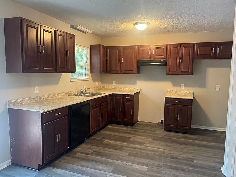 431 Valley Dr — Photo 12