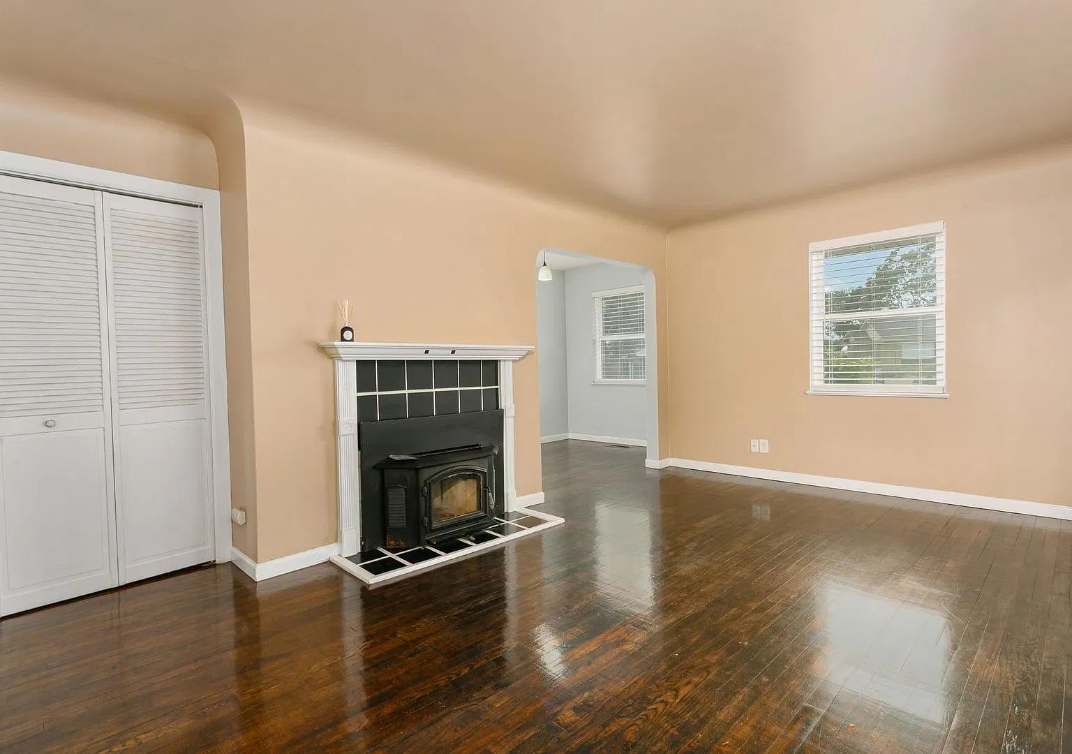 3 Bed 1 Bathroom with yard in Lakewood! — Photo 2