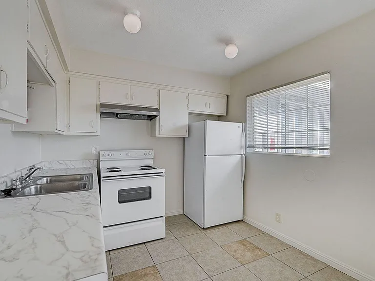 3370 Athens St #4 — Photo 5